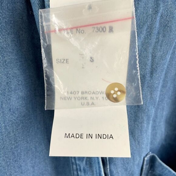 NWT New Direction Sleeveless Button Down Shirt - Picture 8 of 8